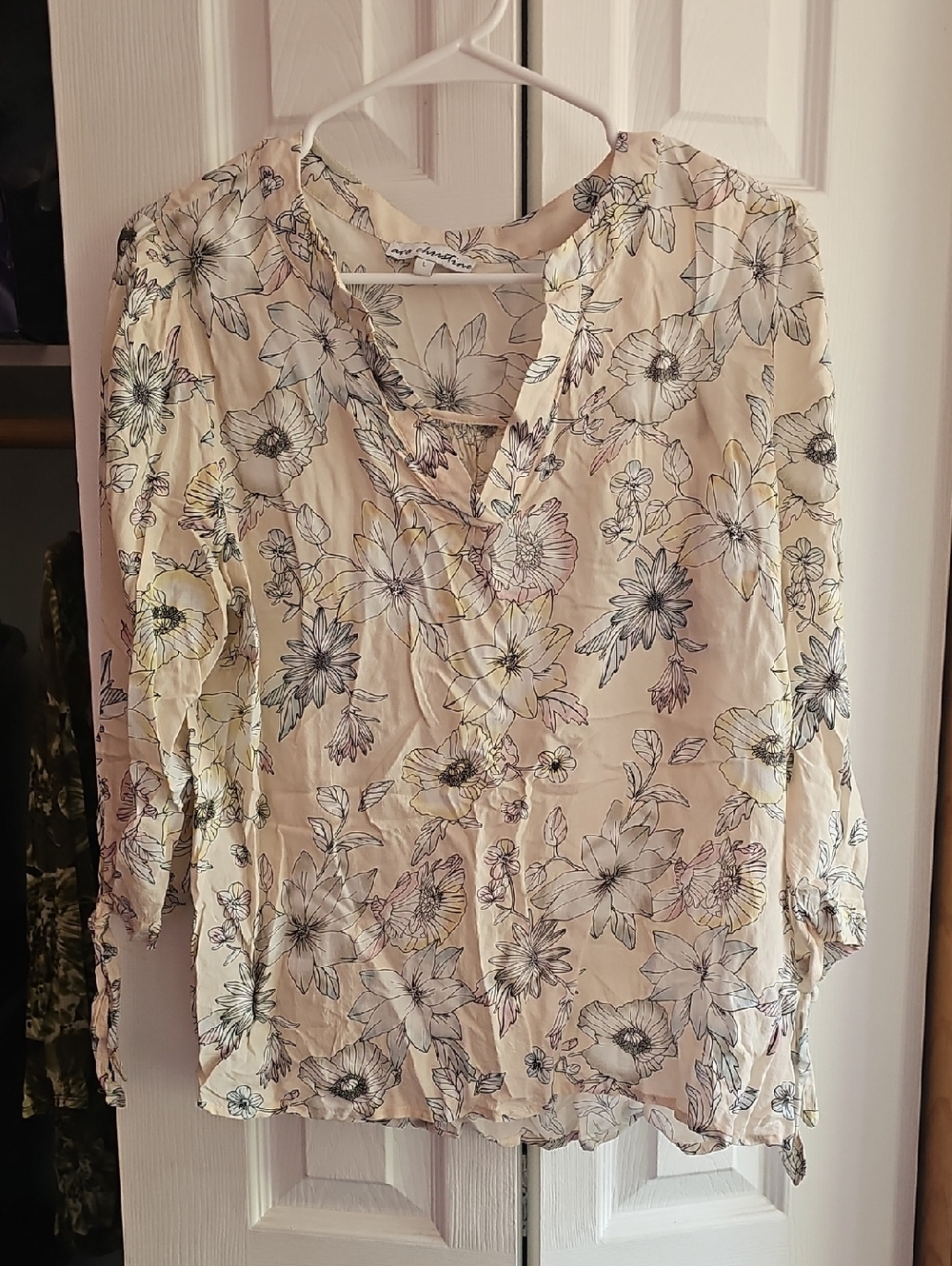 Women's Cream Floral V-Neck Blouse